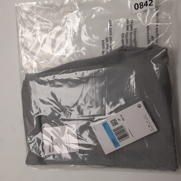 Nike Yoga Luxe High Waisted 7/8 Cropped Infinalon Leggings - Picture 7 of 8